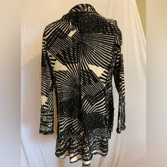 Canadian made Svetlana multi-textured single-button blazer - Picture 2 of 8